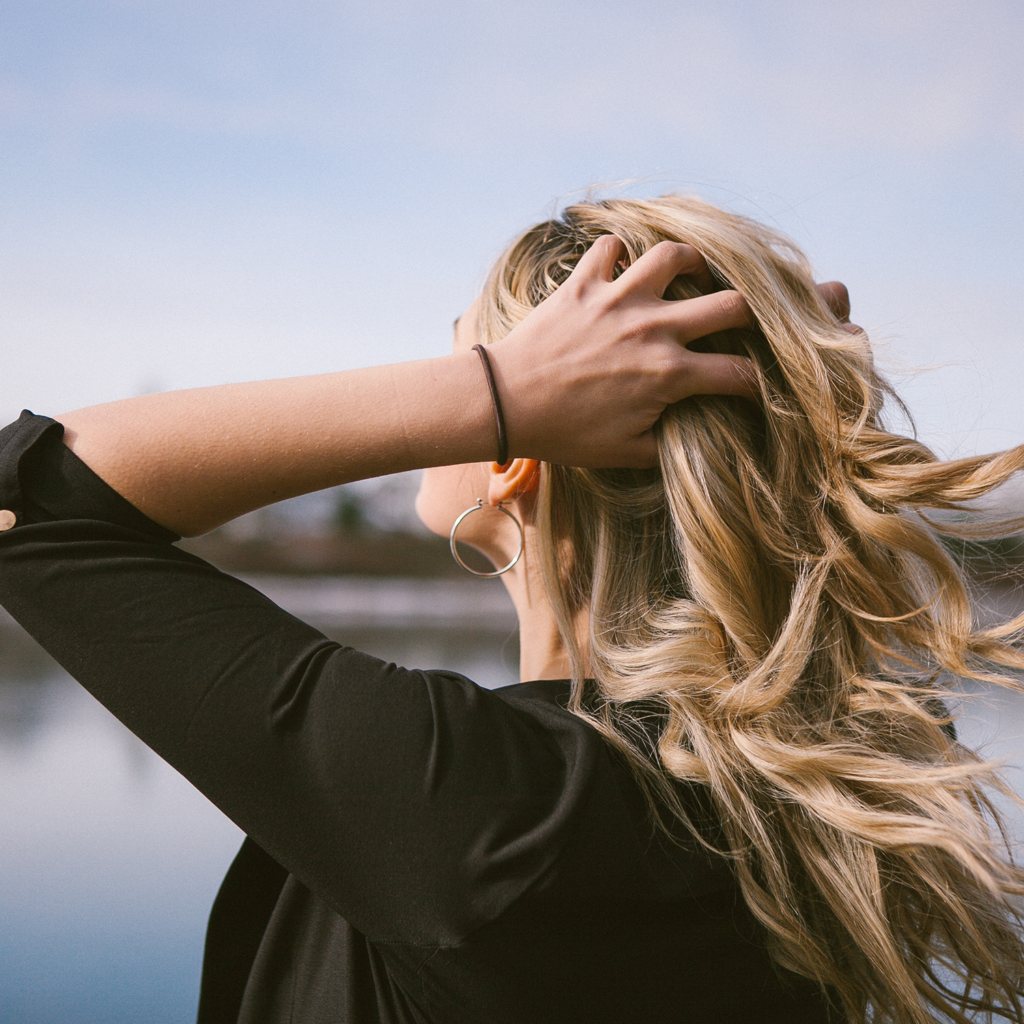 Un balayage éclatant pour illuminer vos cheveux Un balayage éclatant pour illuminer vos cheveux